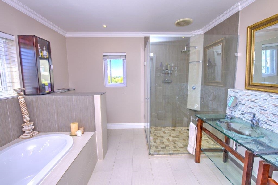 To Let 4 Bedroom Property for Rent in Thesen Islands Western Cape